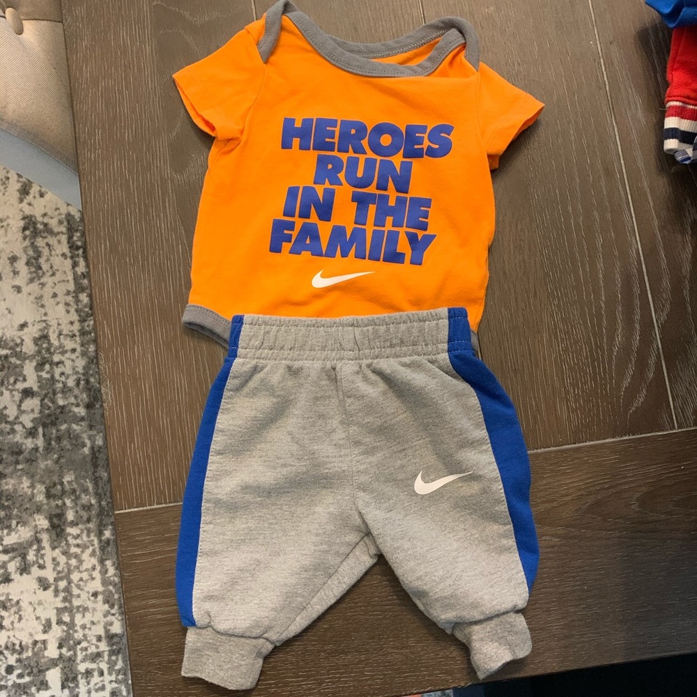 Infant NIKE set